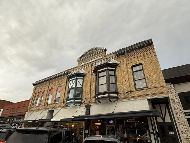 Building Photo - Vogue Building Unit #A-1