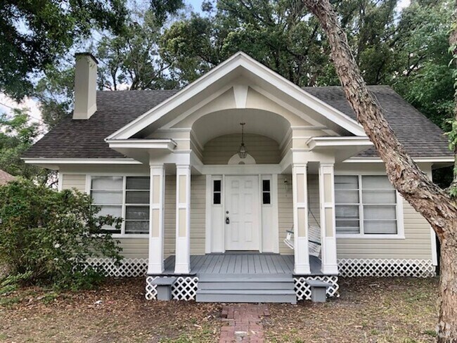 Building Photo - BEAUTIFUL! Newly remodeled 2/1 home- AVAIL...