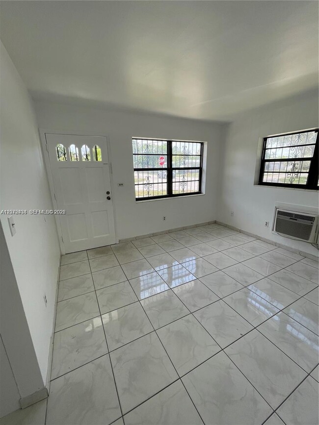 Photo - 505 NE 142nd St Unidad A