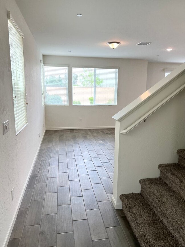 Photo - 3/2.5 In North Clovis Near Buchanan High School