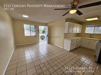 Photo - 14323 Haynes St Unidad 7