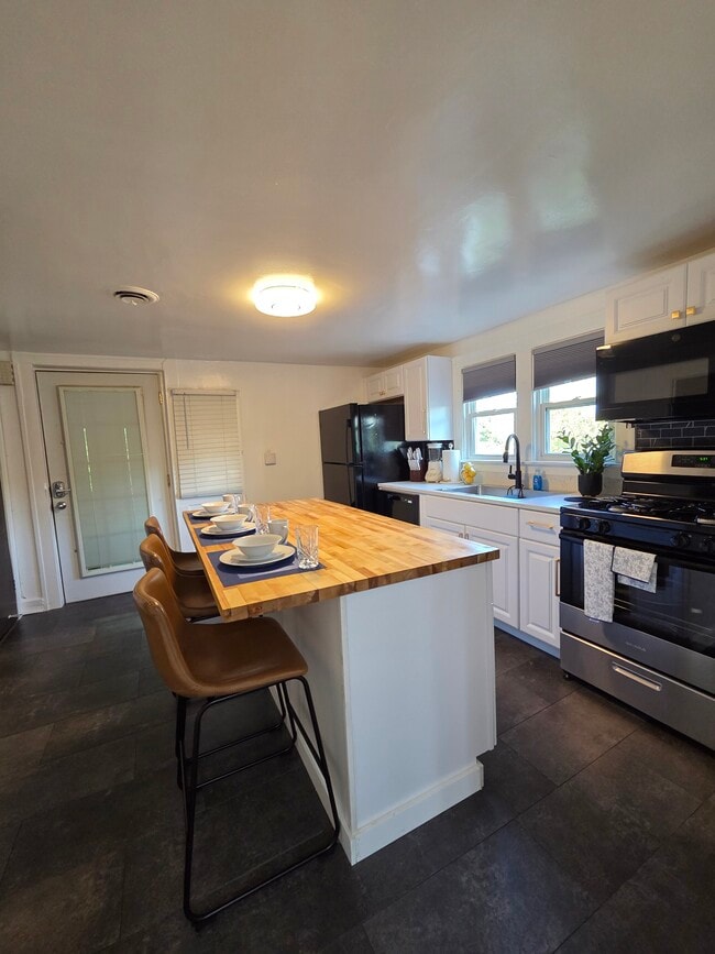 Photo - 2015 Davidson Pl Unit #2