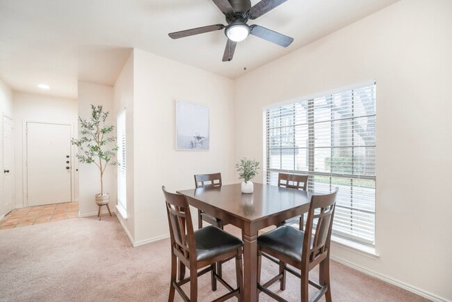 Photo - 11903 Parliament St Unidad 211