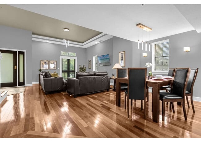 Photo - 8228 Cloisters Cres Ave Unit SI ID1570177P