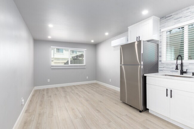 Studio ( $1790) - 383 5th Ave Unit 3