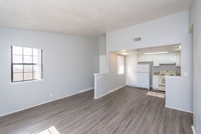 Photo - River Oaks Apartments