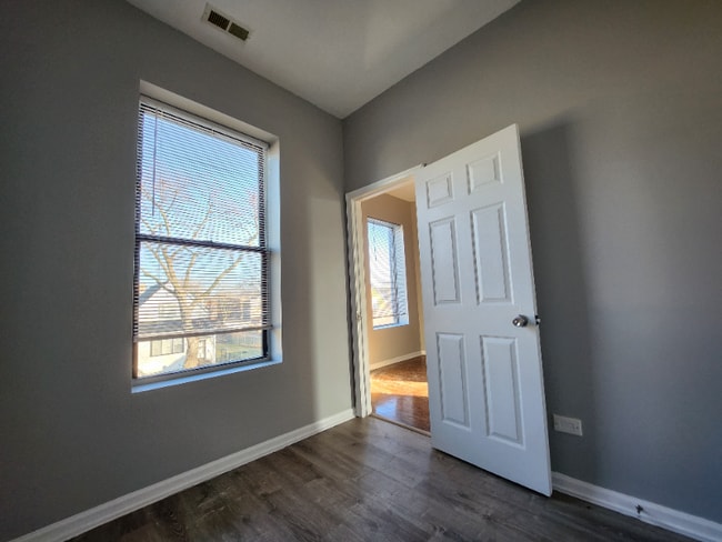 Photo - 7314 S Kenwood Ave Unidad 2