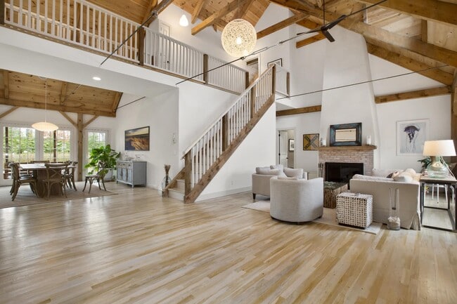 Building Photo - 320 Wainscott Harbor Rd