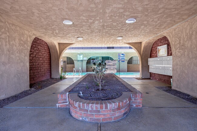 Vanowen Plaza
