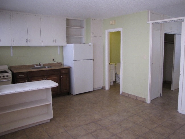 Building Photo - 12xx Lunalilo St Unit 2C Rental