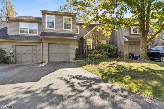 Photo - 10 Brookline Ct