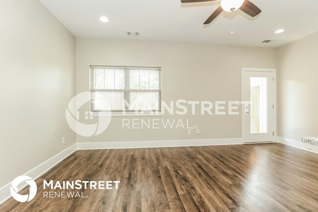 Photo - 110 Hartsville Ct