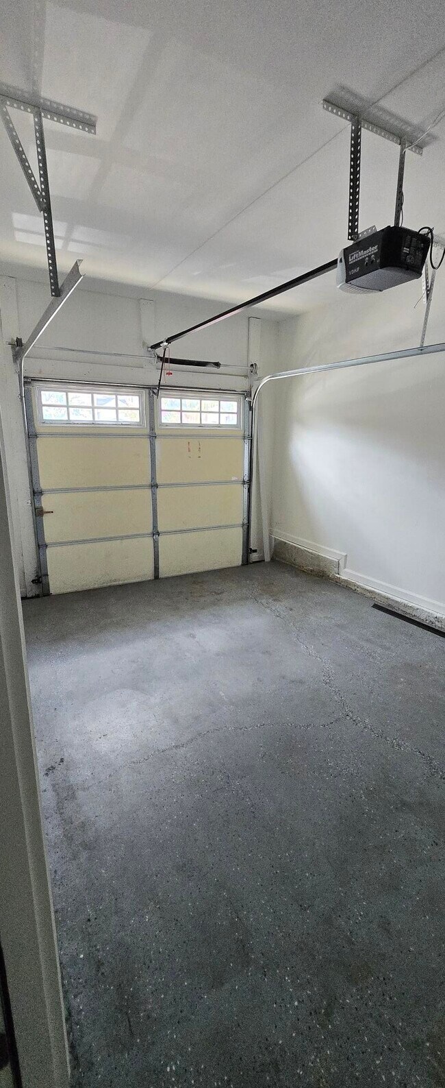 1 Car Garage