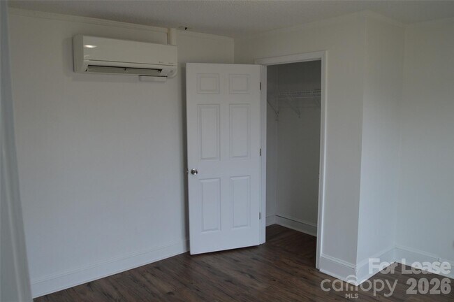 Photo - 709 S Elm St