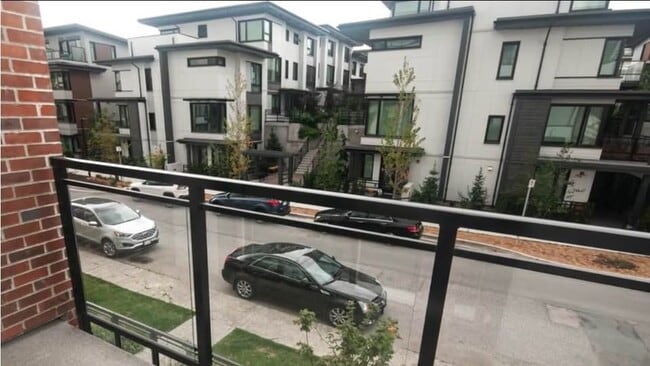 Building Photo - 525 2nd St E