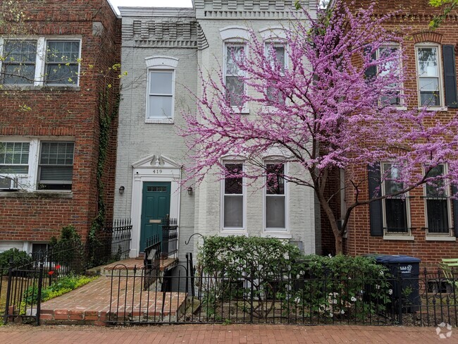 Building Photo - 419 A St NE Unit Upstairs Rental