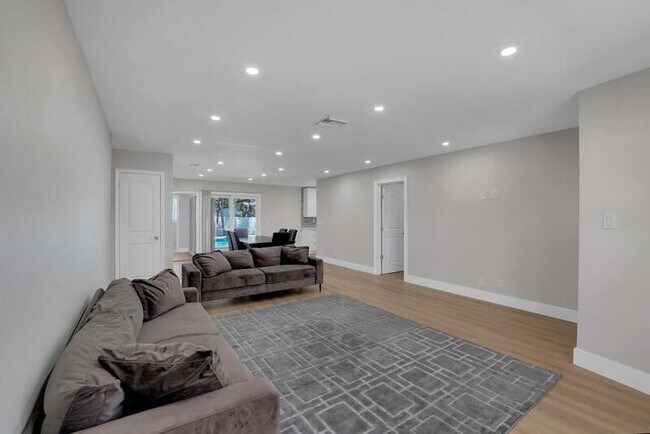 Photo - 600 NW 12th Ave