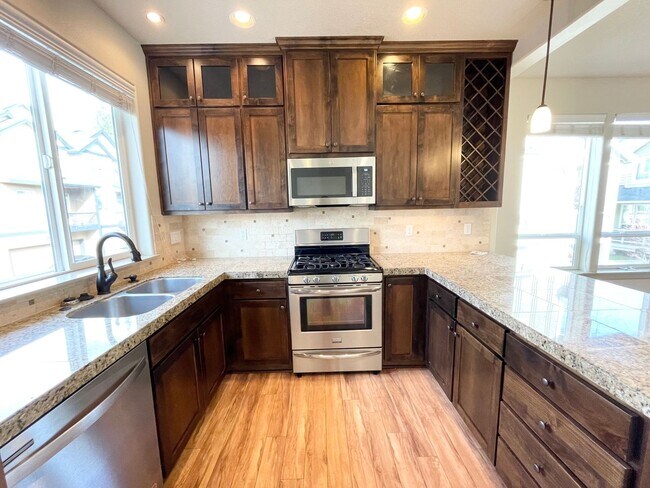 Photo - 4 Bedroom Home near Orenco Station!!