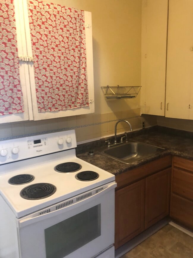Photo - 200 E Elm St Unit Apt 4
