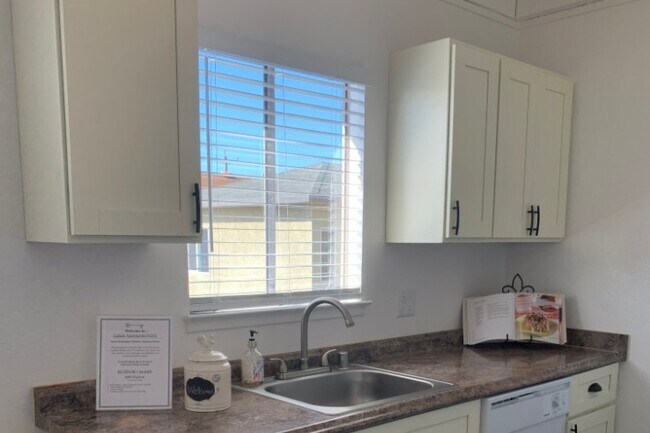 Leilani Apartments - Leilani Apartments