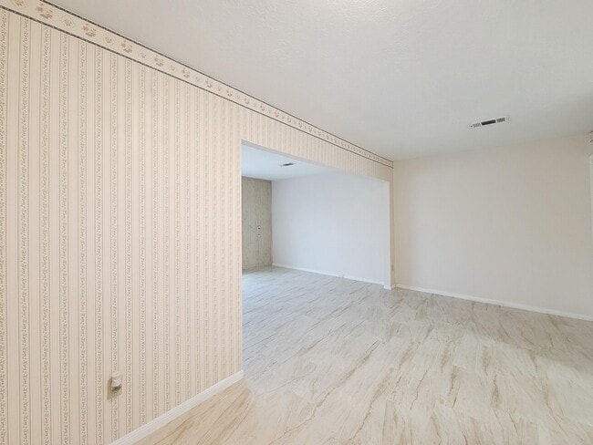 Building Photo - 1815 Country Village Blvd