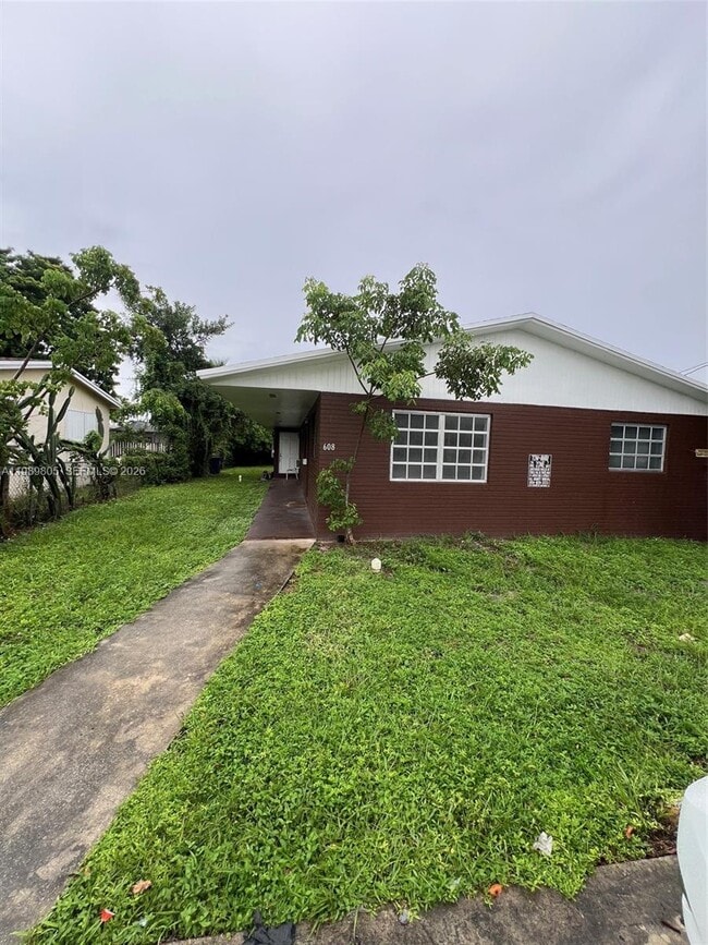 Building Photo - 608 NW 3rd Ave Unit 1-2