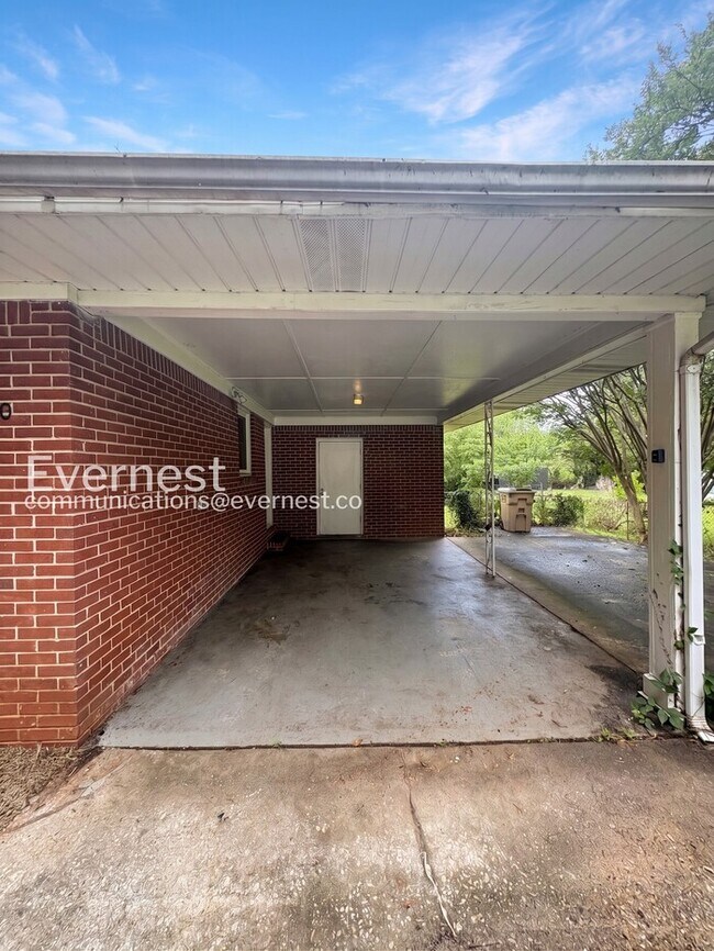Photo - Limited Time Special Offer / 3 Bed/1 Bath Home with Carport / Pet-Friendly / Available Now!