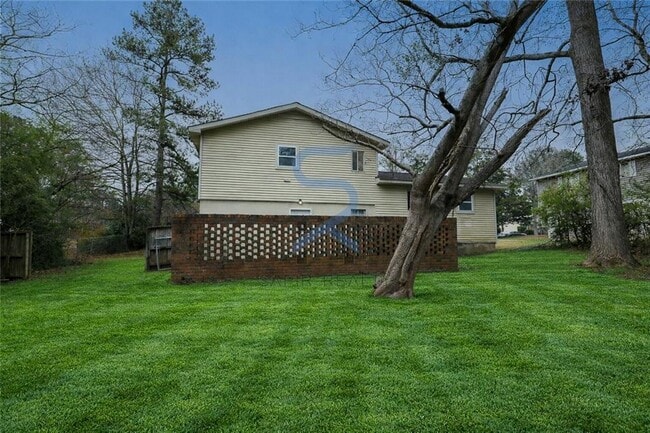 Building Photo - 10883 Thrasher Rd