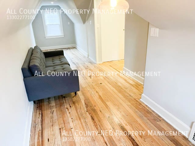 Photo - 18226 Winslow Rd Unit Upper