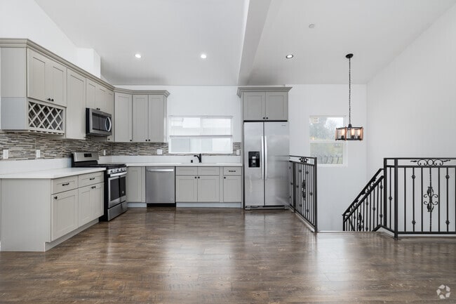 4 habitaciones, 3 baños, 140 metros cuadrados, cocina - 4839 W 18th St