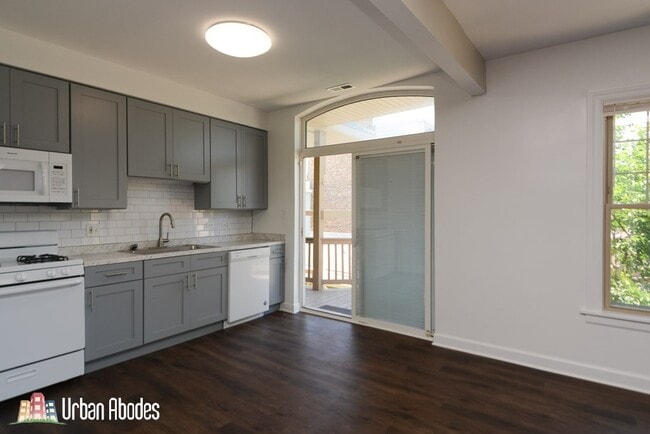 Photo - 5208 N Sawyer Ave Unit M08R