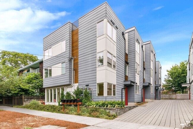 Building Photo - 1520 13th Ave S Rental