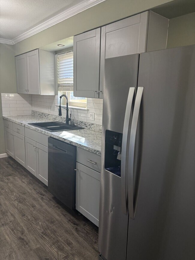 Photo - Remodeled 3/2/2 with Lots of Square Footage!