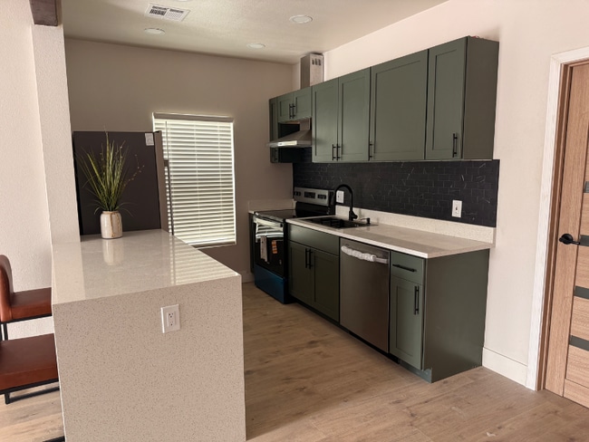 Photo - 1014 E McKinley St Unidad 1014