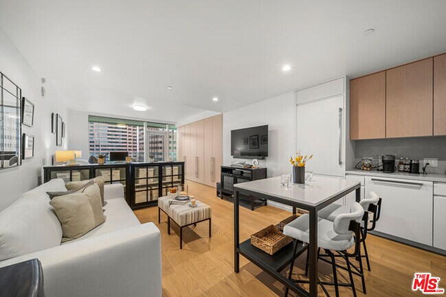 Photo - 877 Francisco St Unidad 1715 Rental