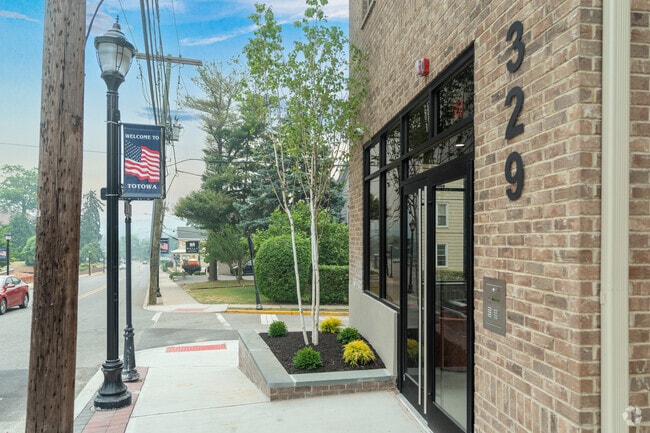 329 Totowa Rd