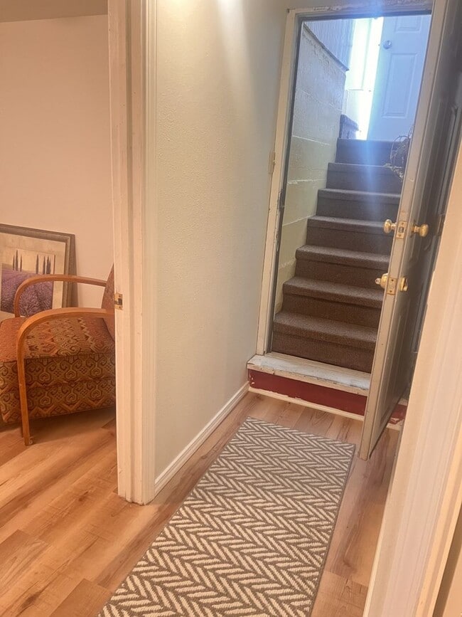 Photo - Fully Furnished, 1 Bedroom Basement Apartm... Unidad Basement