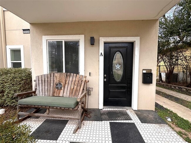 Photo - 5004 Rowena Ave Unit A