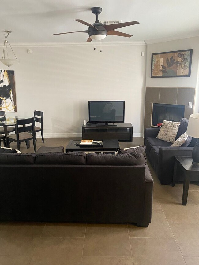 FULLYFURNISHED. WalkIn Ready in Scottsdale Townhome Townhome Rental