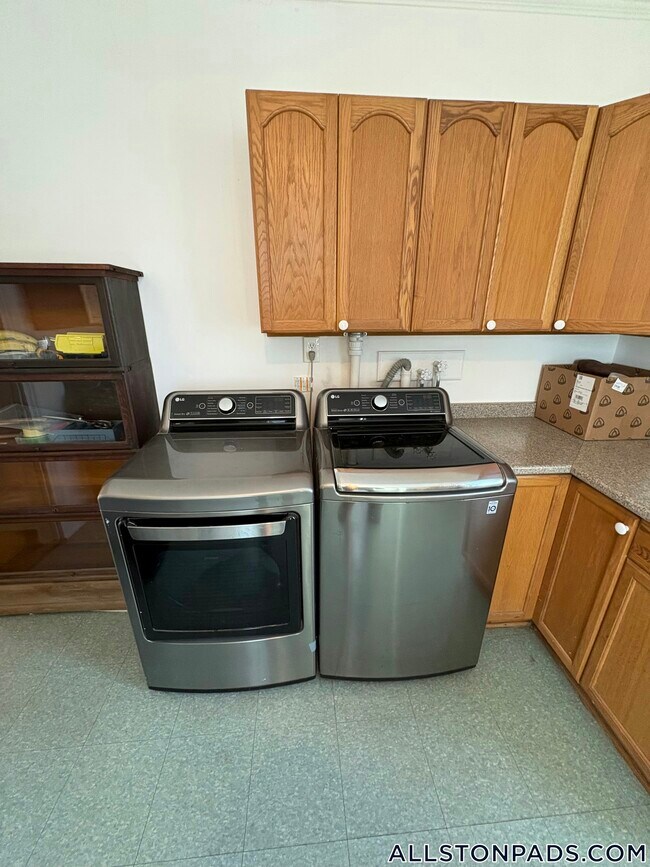 Photo - 45 N Beacon St Unidad 2