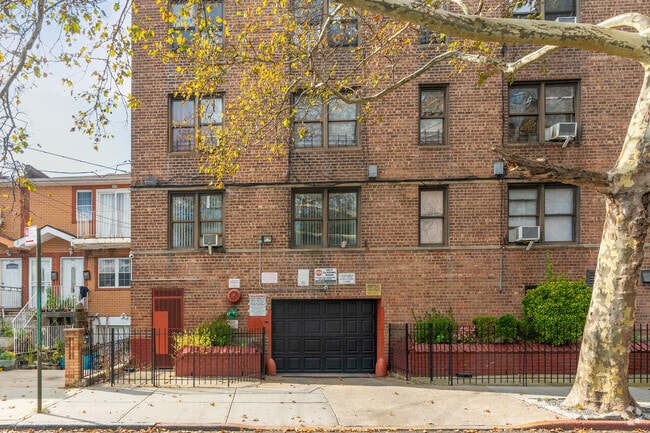 Photo - 282 E 35th St