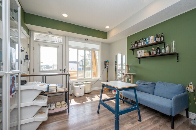 Photo - 282 Seton Passage SE