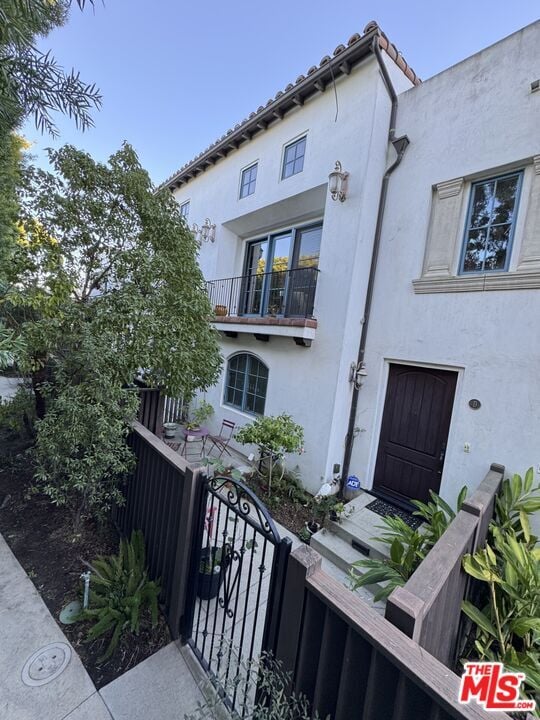 Photo - 1619 Artesia Blvd