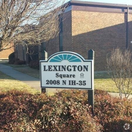 Building Photo - Summit at Lexington Square Apartments