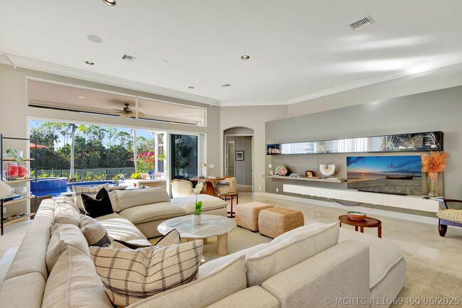 Photo - 162 Esperanza Way