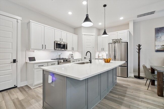 Photo - 10974 Hewitt Cliff Ln