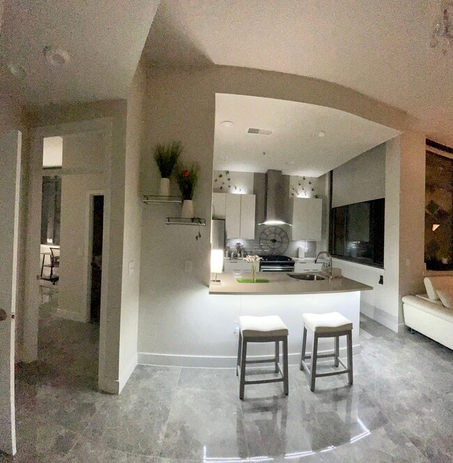 Photo - 2000 Clarendon Blvd