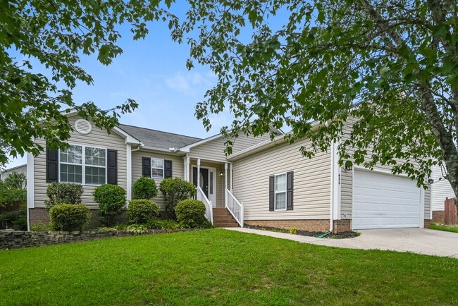 Photo - 634 Loch Lomond Cir