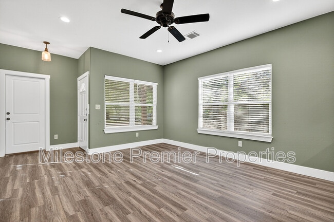 Photo - 116 W Bond St