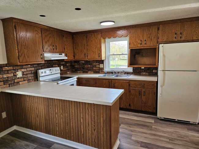 kitchen - 29 Grant St Townhome